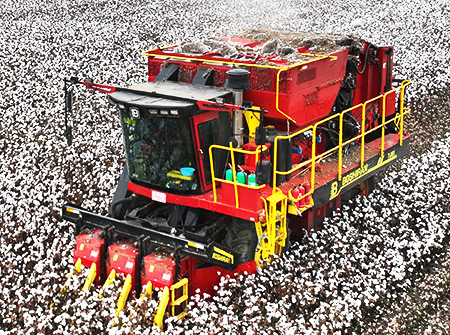 z6com人生就是搏4MZD-3C型自走式圆捆打包棉花收获机