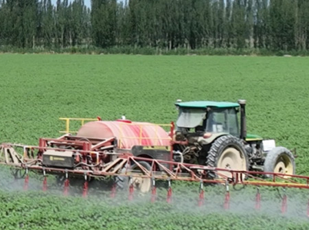 z6com人生就是搏3WPQ-4000型牵引式风幕式喷杆喷雾机