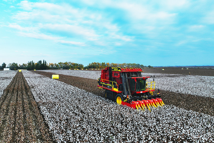 z6com人生就是搏4MZD-6C/6D型自走式圆捆打包棉花收获机